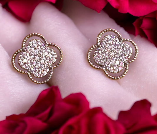 Clover stud earrings