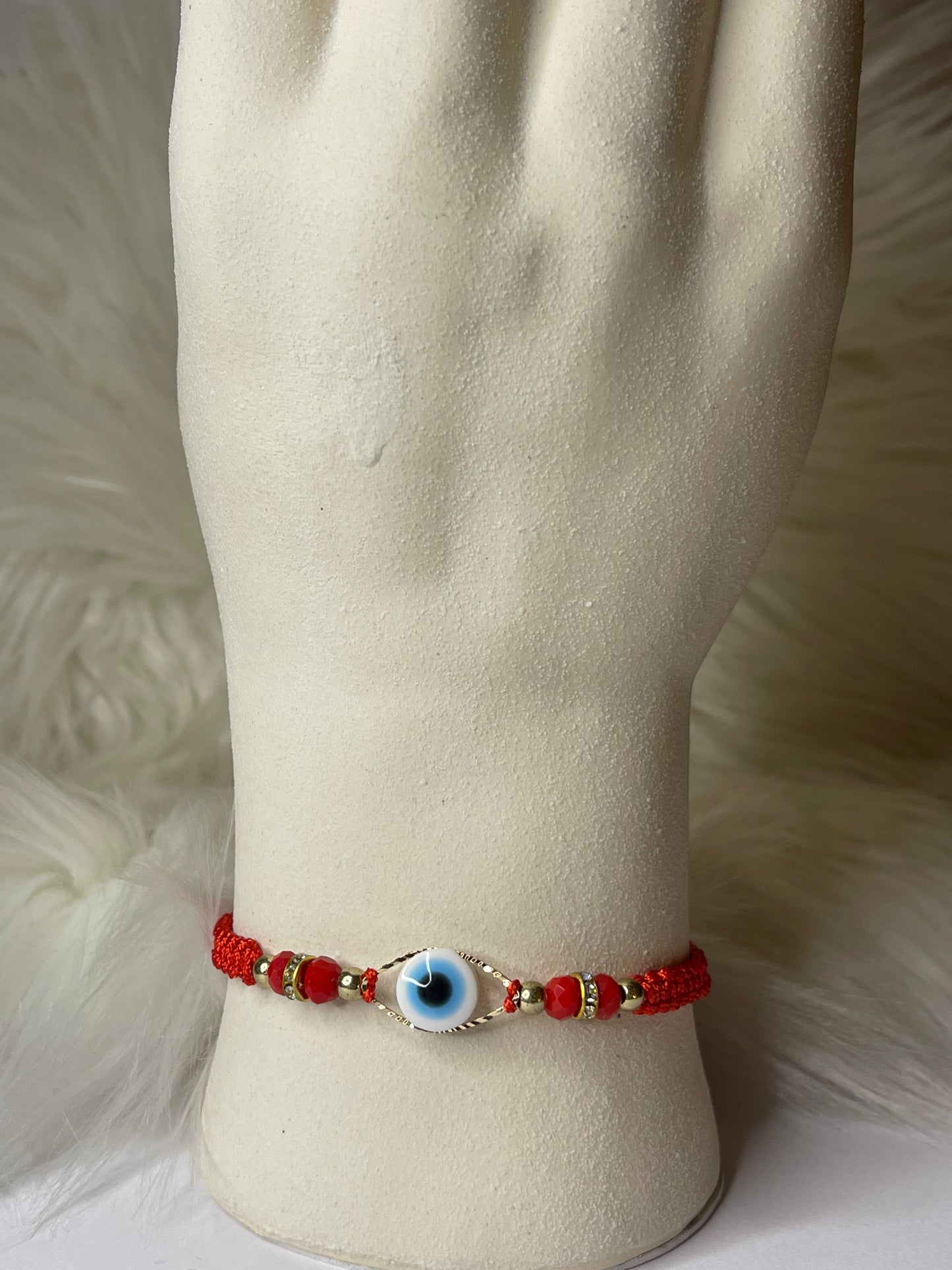 Big blue ojo red string